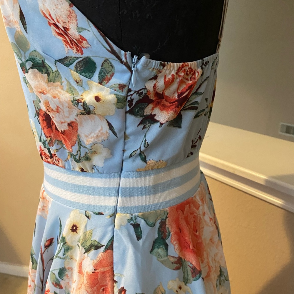 Dress - Picture 4 of 6